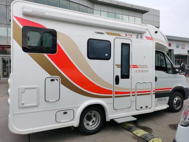 金冠T型房車 奔馳商務級內(nèi)飾，打造移動中的舒適坐臥體驗