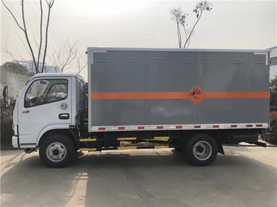 15萬預算的東風爆破器材運輸車 5.2米廂體玉柴150馬力配置解析